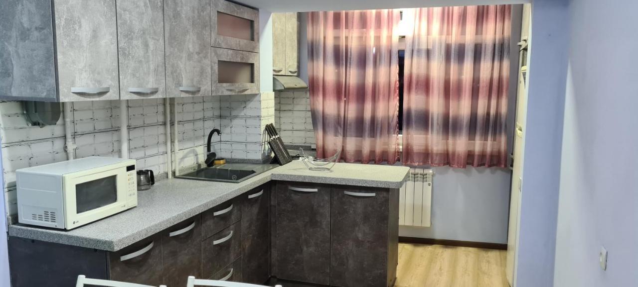 Flat In Central Bisjkek Buitenkant foto